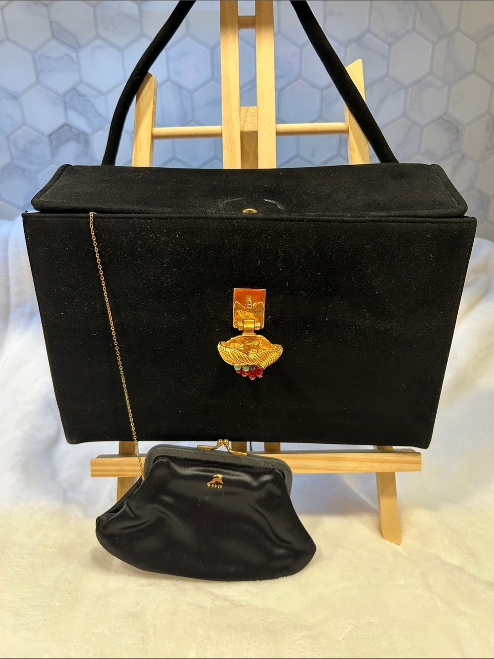Vintage Koret of New York Korelope Suede Handbag
1960s w Coin Purse - Picture 4 of 16